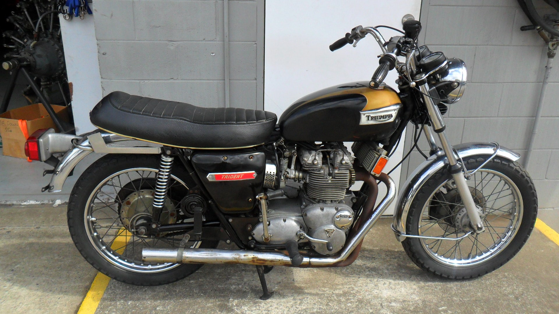 TRIUMPH T150 Trident 5 speed, original, motor dry seized - Classic