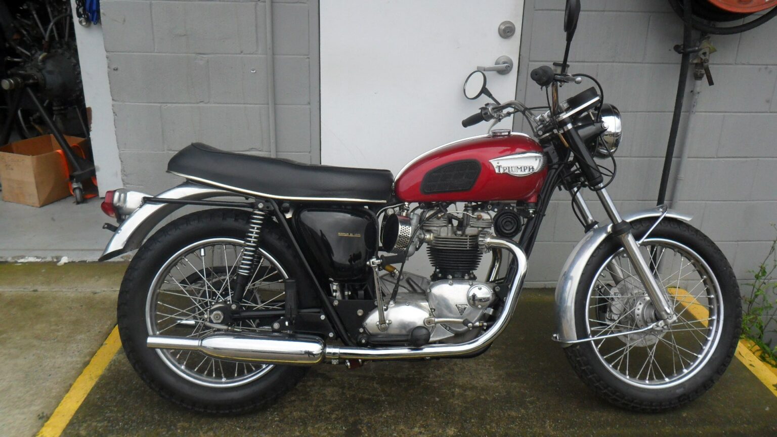 TRIUMPH T120 Bonneville, nice restoration pre oil in frame - Classic Motorcycle Sales